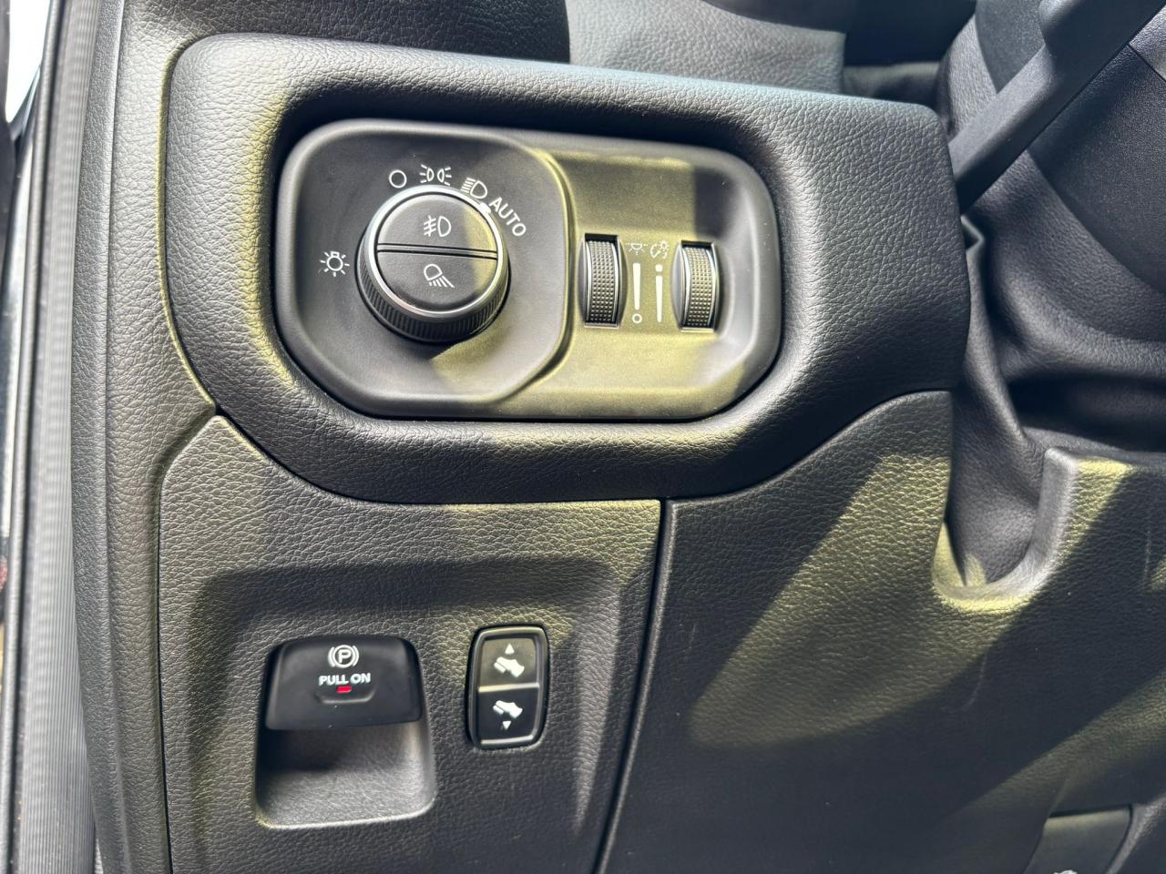 DODGE RAM 1500 CREW SPORT AIR V8 5.7L HEMI