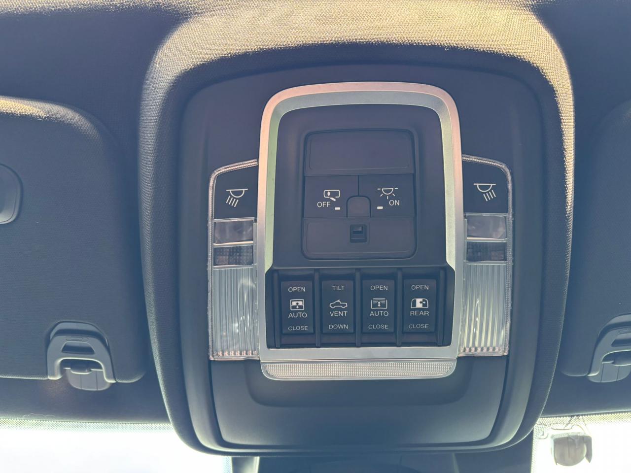 DODGE RAM 1500 CREW SPORT AIR V8 5.7L HEMI