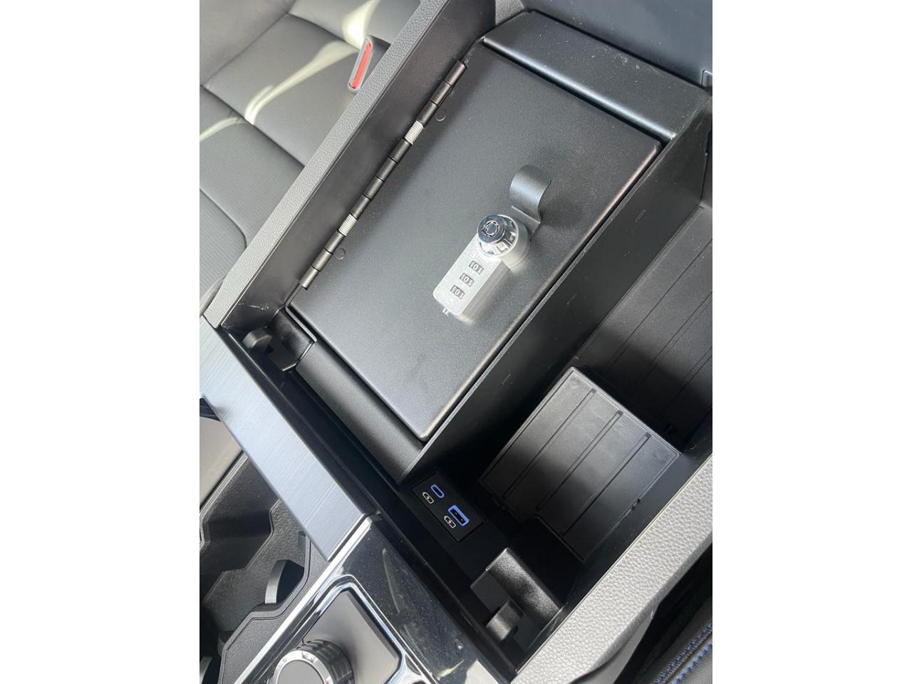 TOYOTA TUNDRA Crewmax PLATINUM