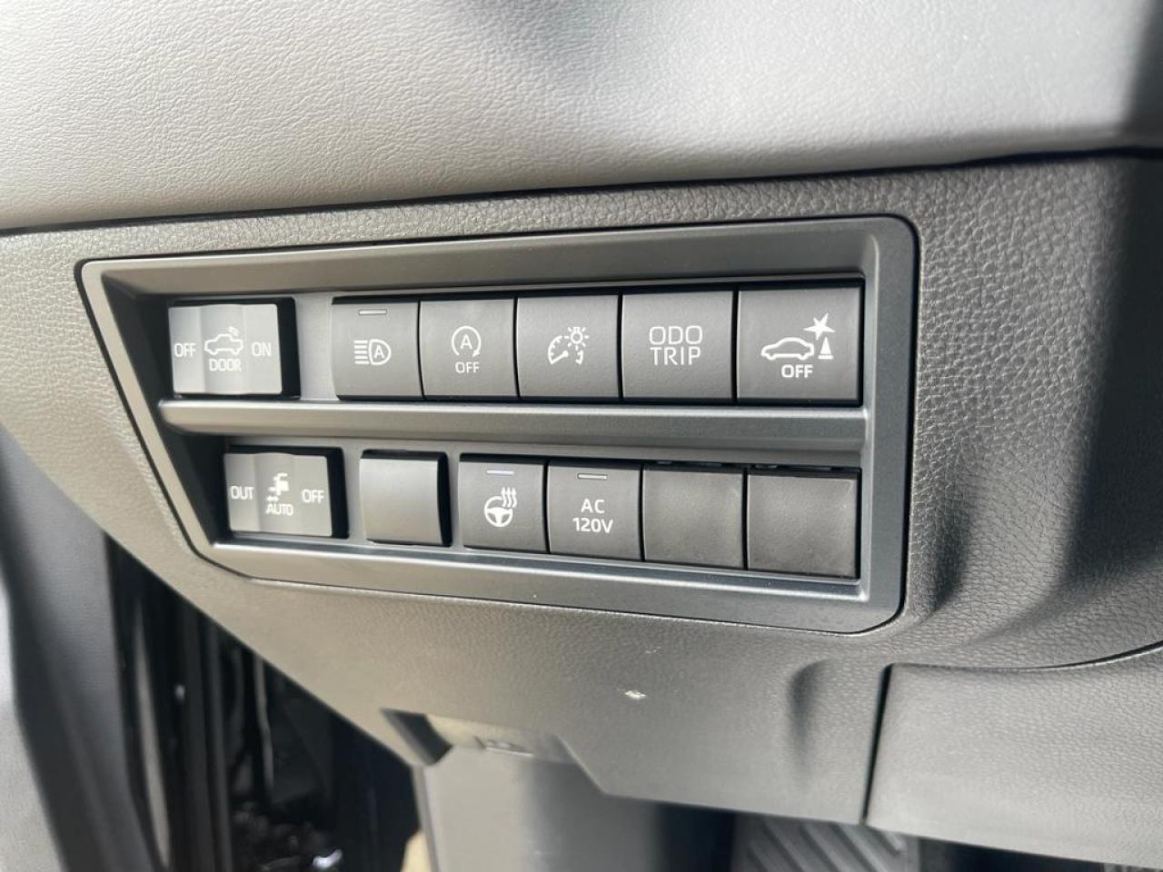 TOYOTA TUNDRA Crewmax PLATINUM