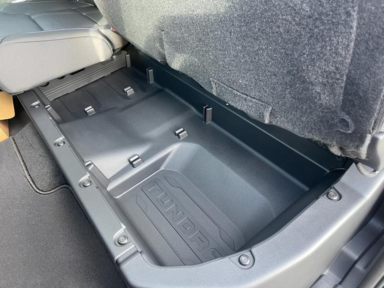 TOYOTA TUNDRA Crewmax PLATINUM