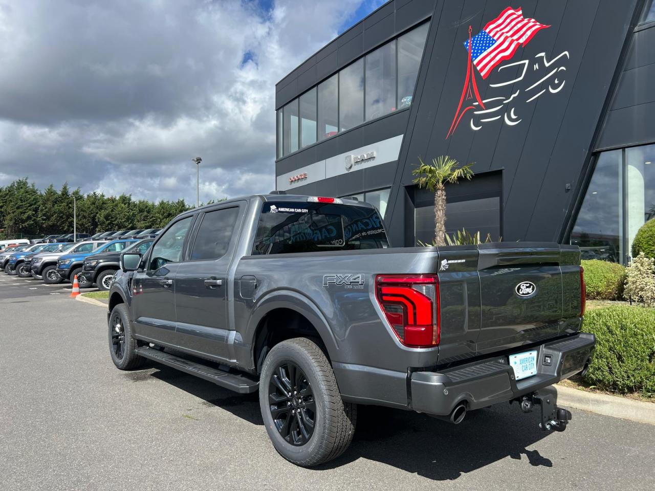 FORD F150 Supercrew LARIAT Black Package V8 5.0L