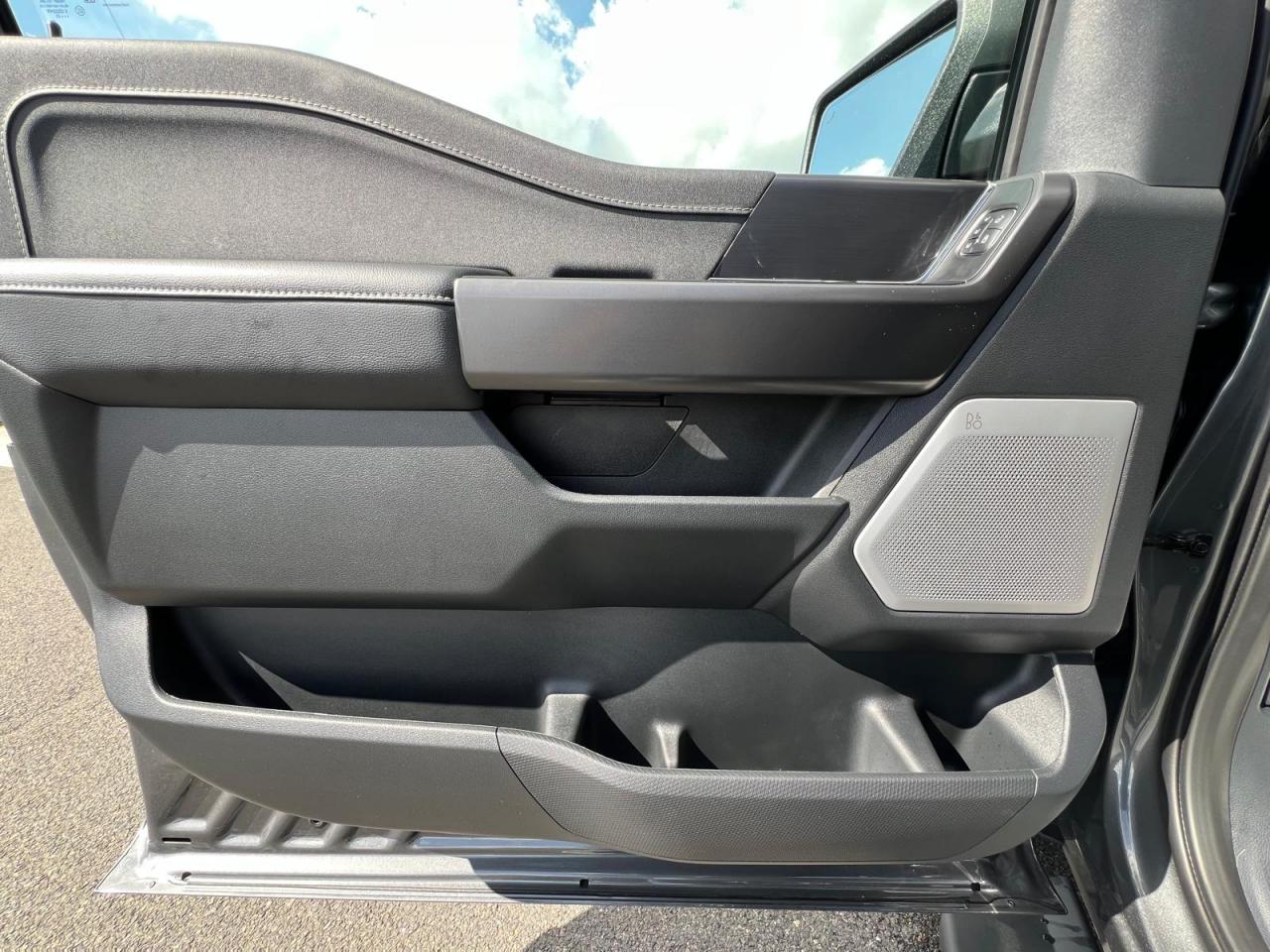 FORD F150 Supercrew LARIAT Black Package V8 5.0L