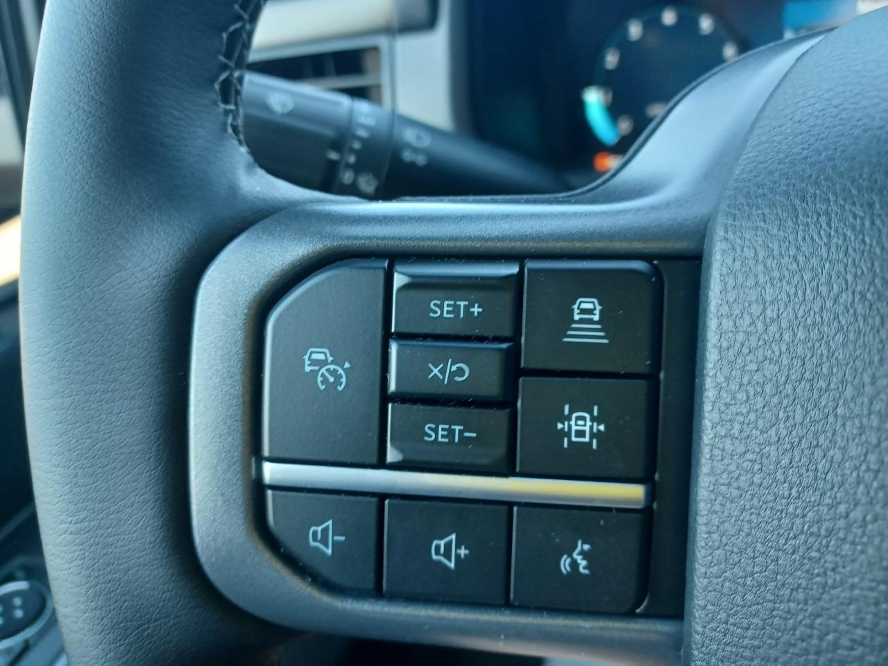 FORD F150 Supercrew LARIAT Black Package V8 5.0L