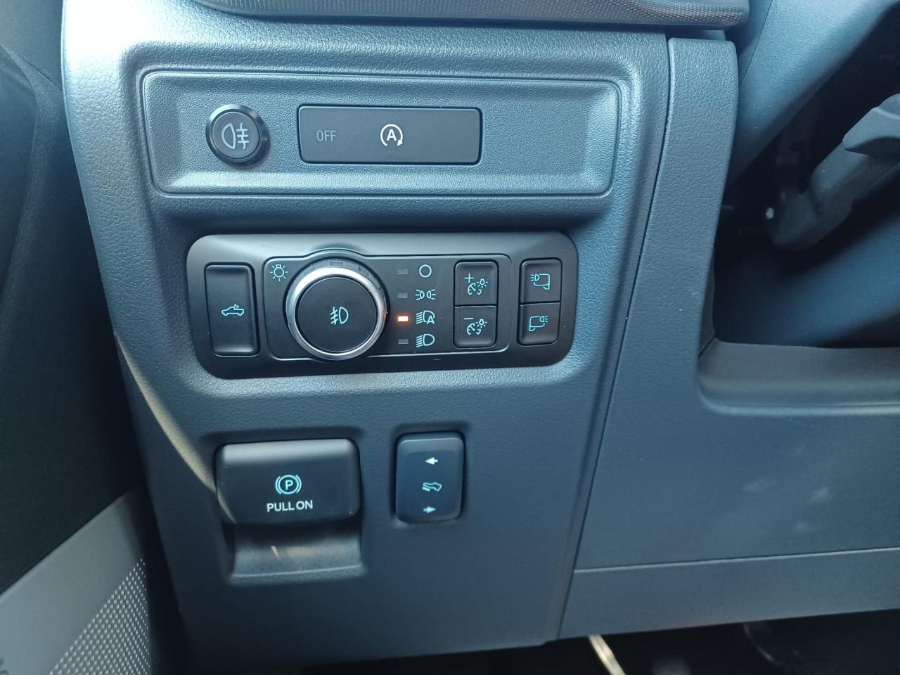 FORD F150 Supercrew LARIAT Black Package V8 5.0L