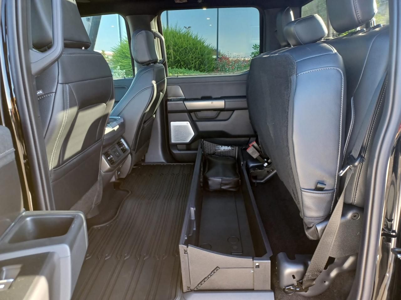 FORD F150 Supercrew LARIAT Black Package V8 5.0L