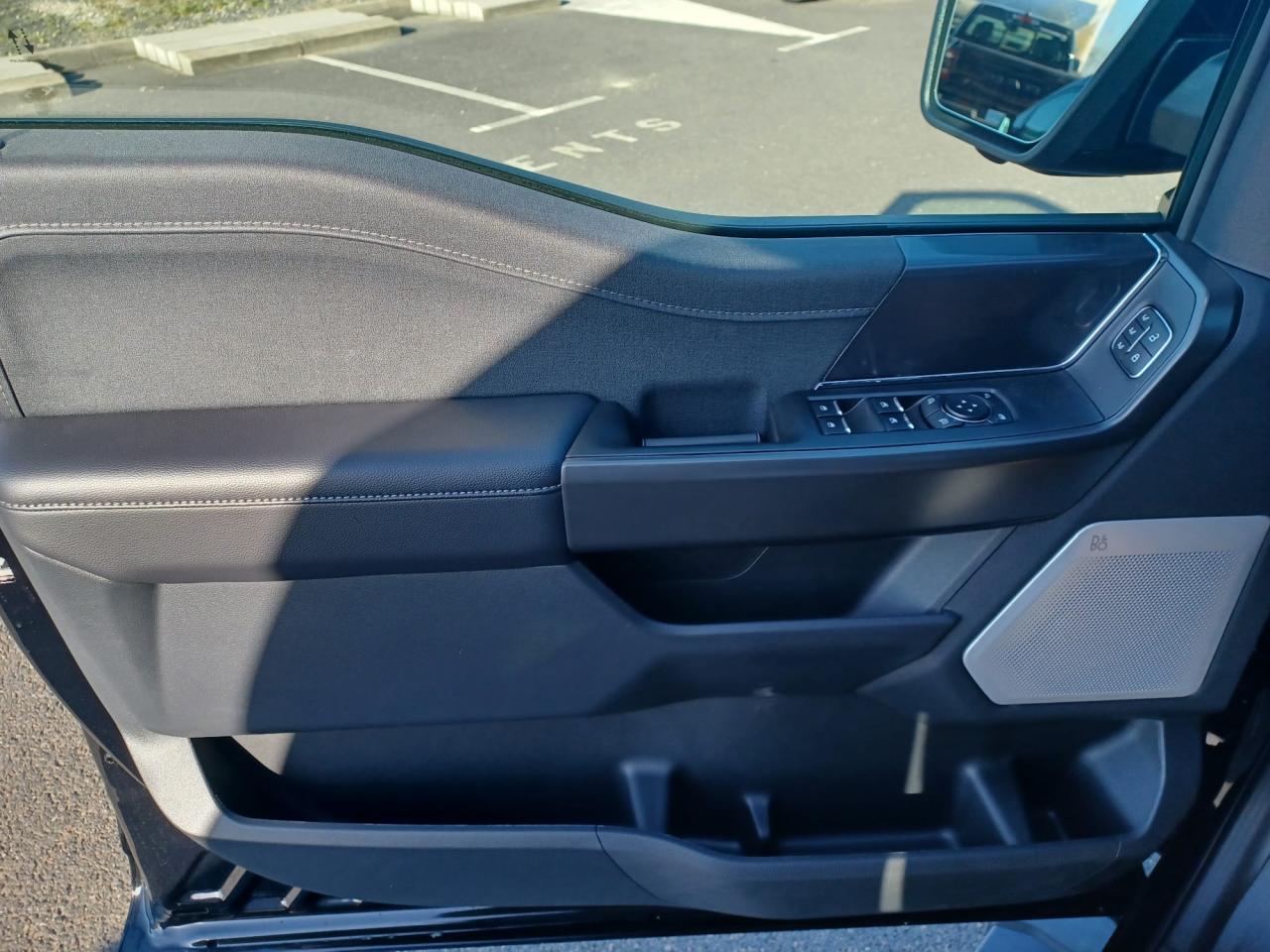 FORD F150 Supercrew LARIAT Black Package V8 5.0L