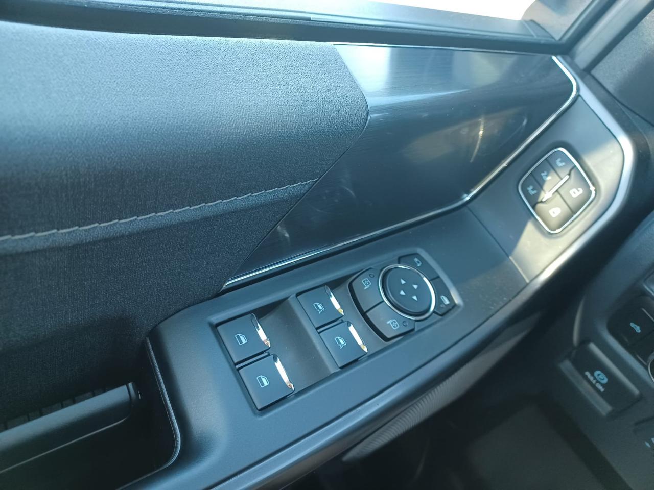 FORD F150 Supercrew LARIAT Black Package V8 5.0L