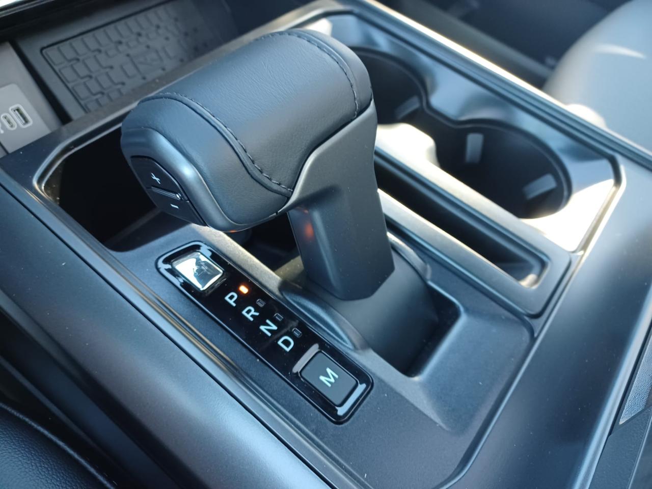 FORD F150 Supercrew LARIAT Black Package V8 5.0L