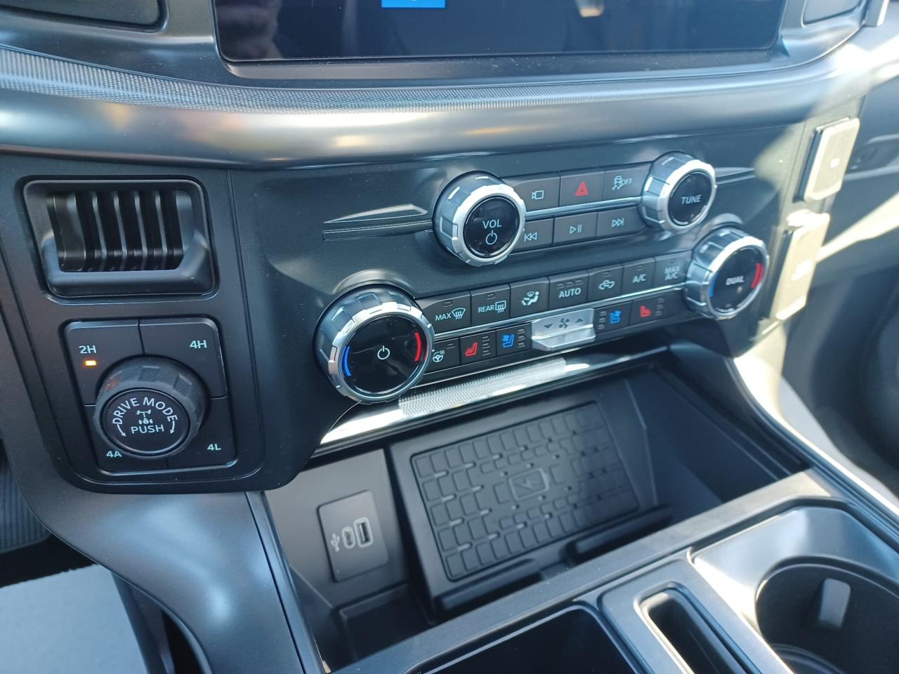 FORD F150 Supercrew LARIAT Black Package V8 5.0L