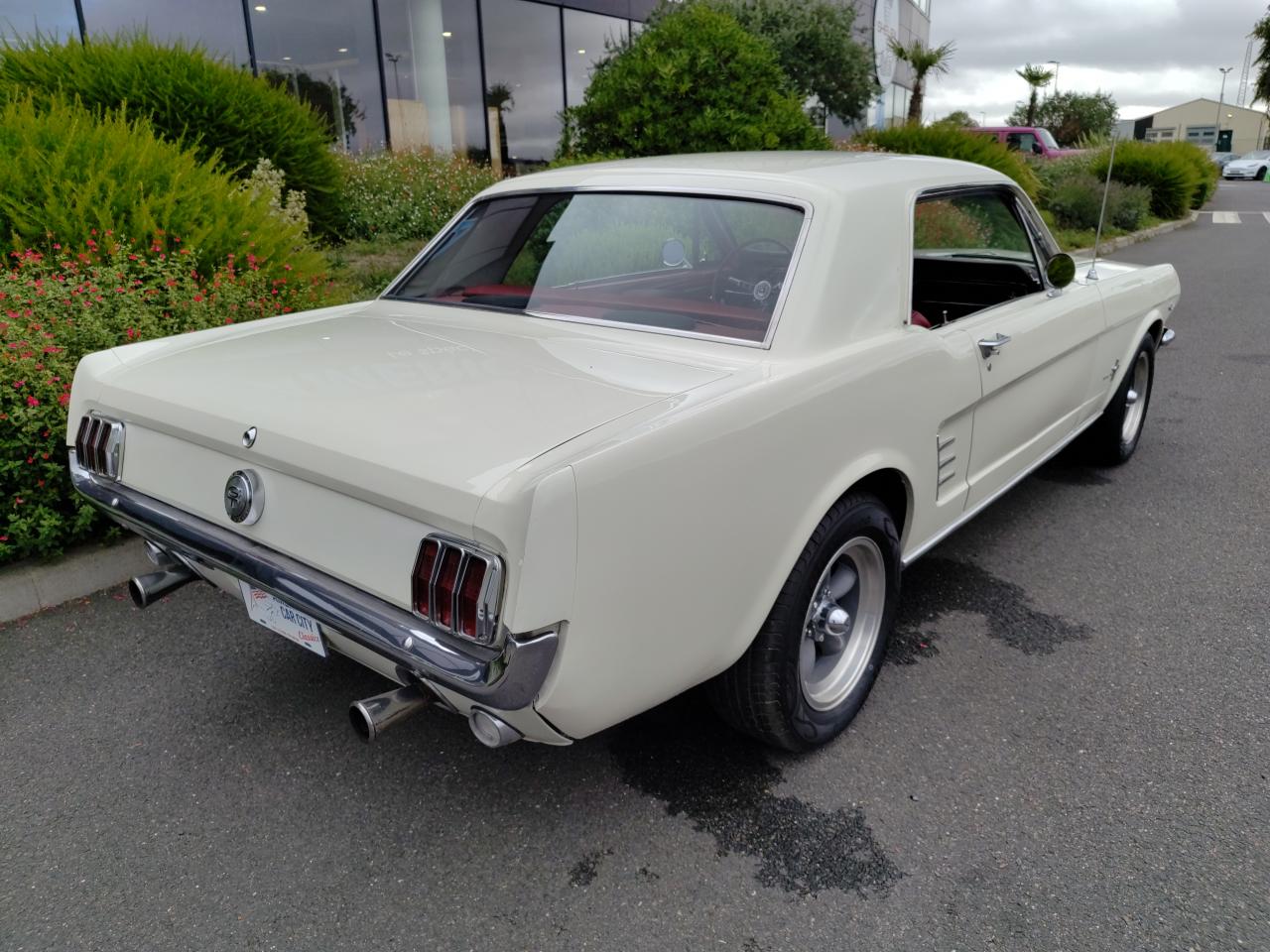 FORD MUSTANG V8 4.7 Litres, boite méca 4