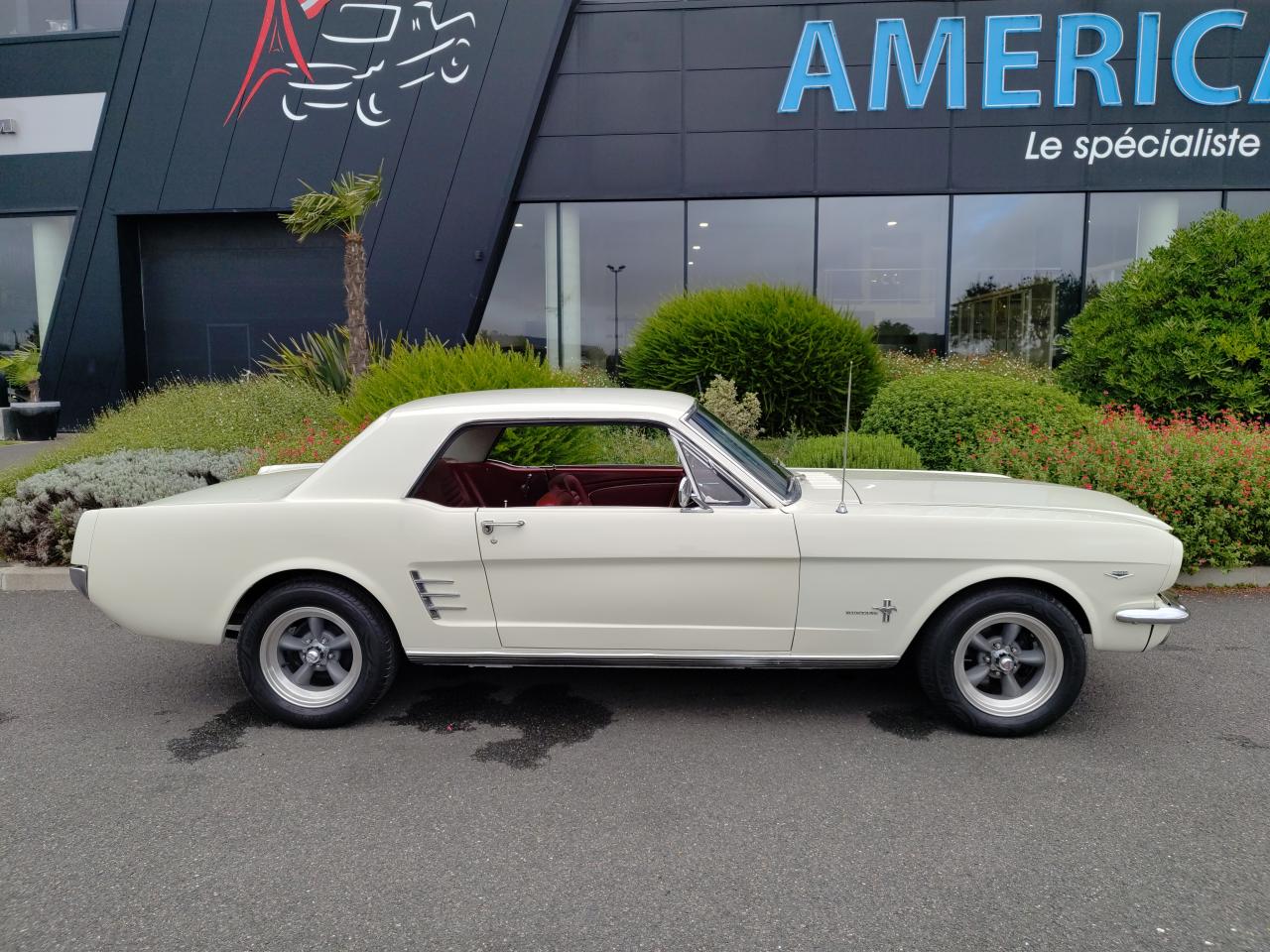 FORD MUSTANG V8 4.7 Litres, boite méca 4