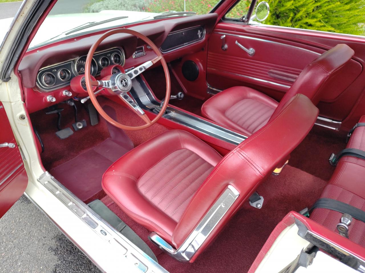 FORD MUSTANG V8 4.7 Litres, boite méca 4