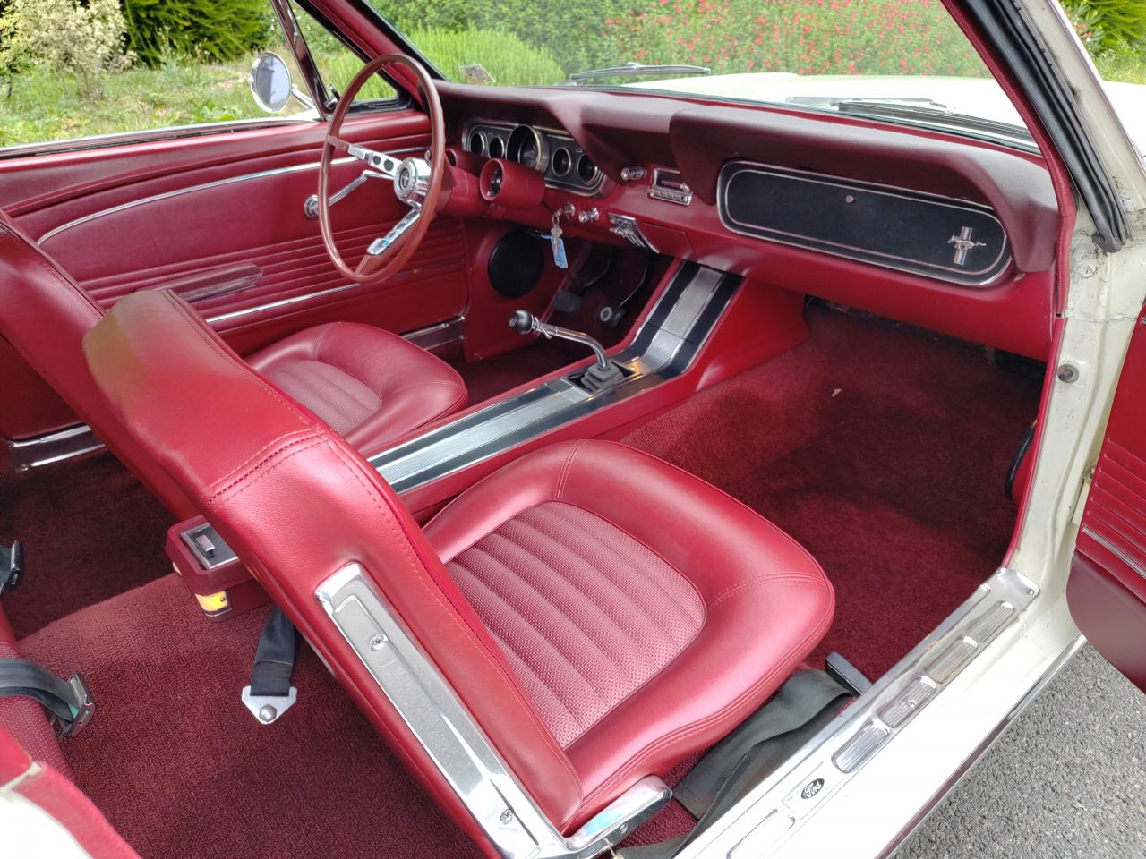 FORD MUSTANG V8 4.7 Litres, boite méca 4