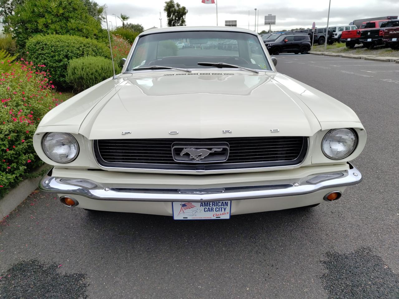 FORD MUSTANG V8 4.7 Litres, boite méca 4