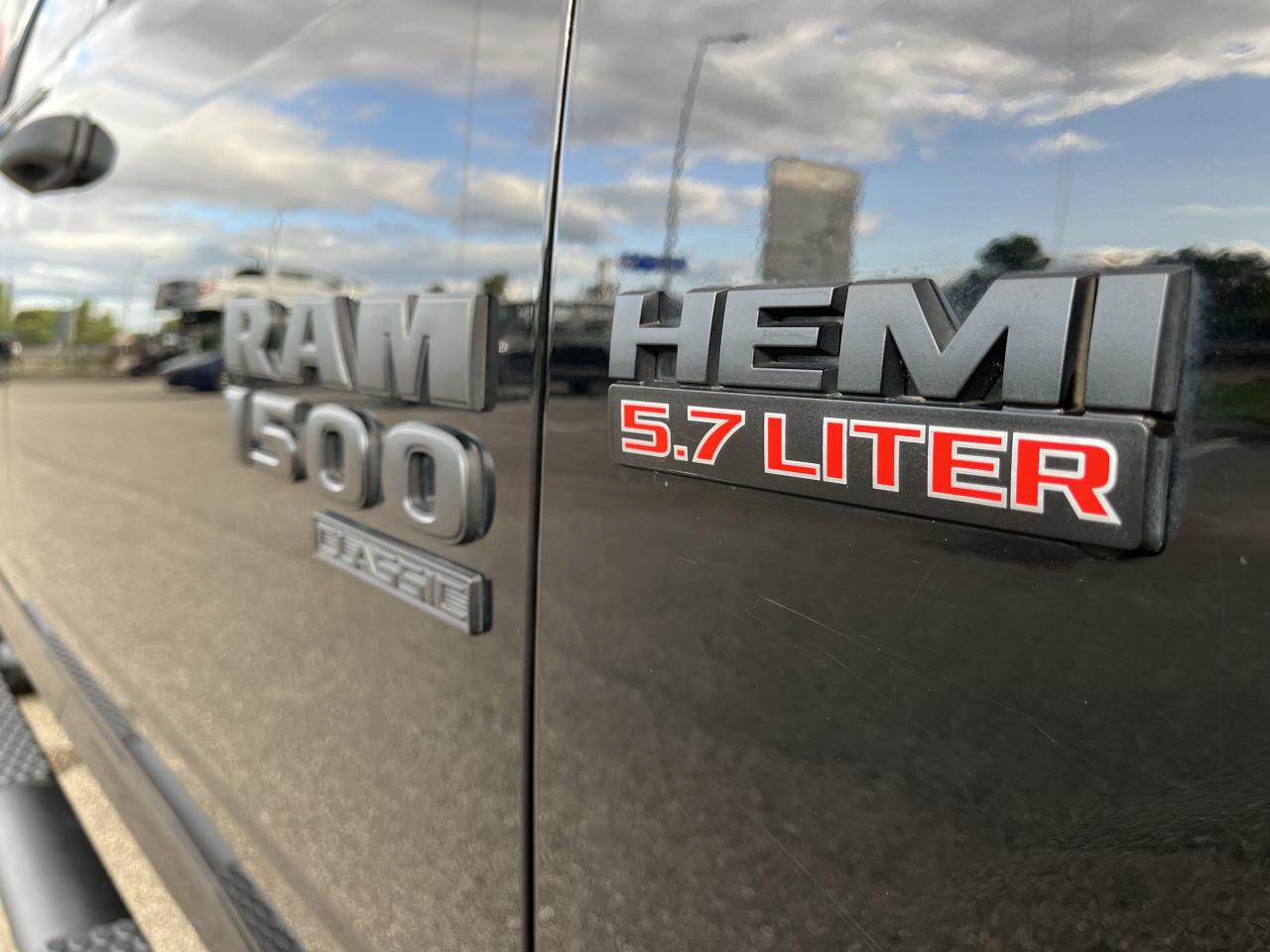 DODGE RAM 1500 CREW SLT CLASSIC BLACK PACKAGE