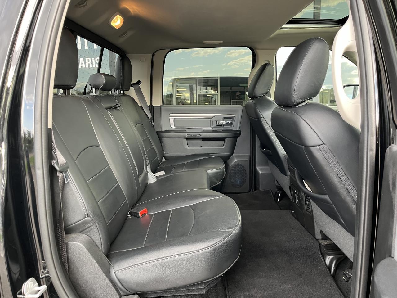 DODGE RAM 1500 CREW SLT CLASSIC BLACK PACKAGE