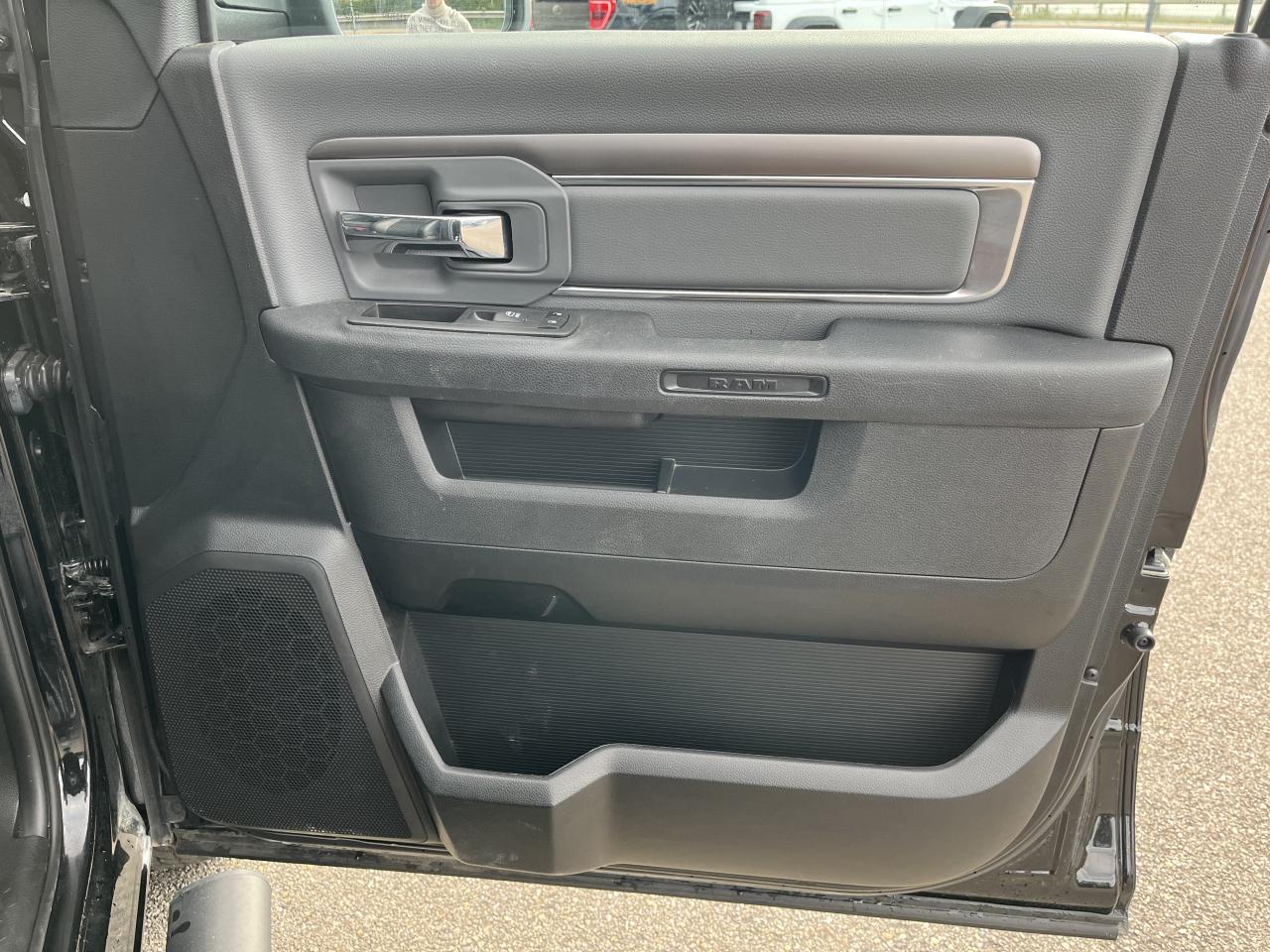 DODGE RAM 1500 CREW SLT CLASSIC BLACK PACKAGE