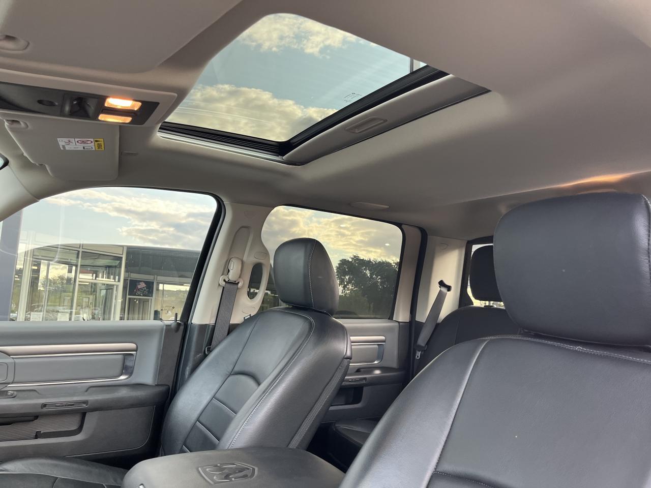 DODGE RAM 1500 CREW SLT CLASSIC BLACK PACKAGE