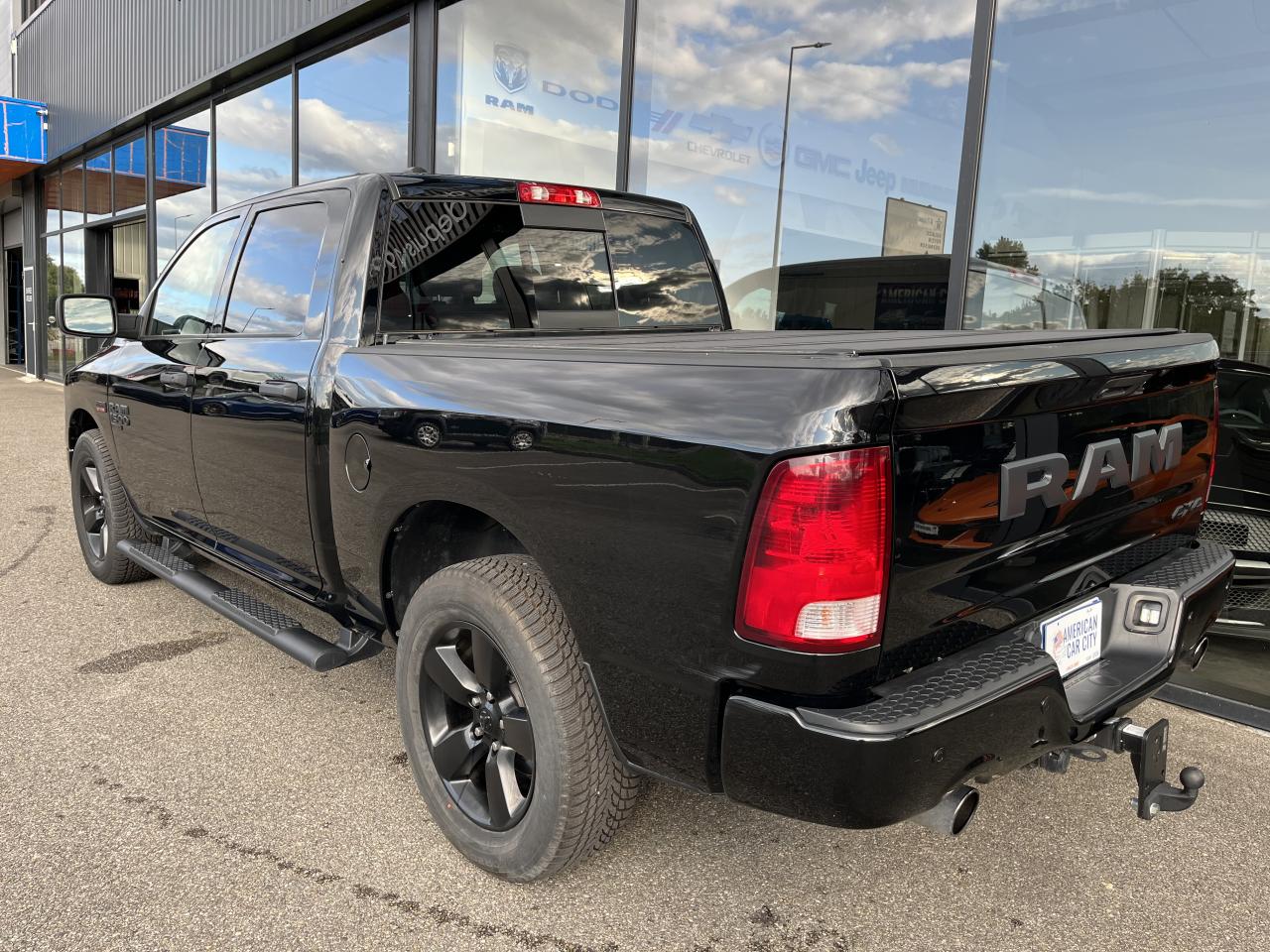 DODGE RAM 1500 CREW SLT CLASSIC BLACK PACKAGE