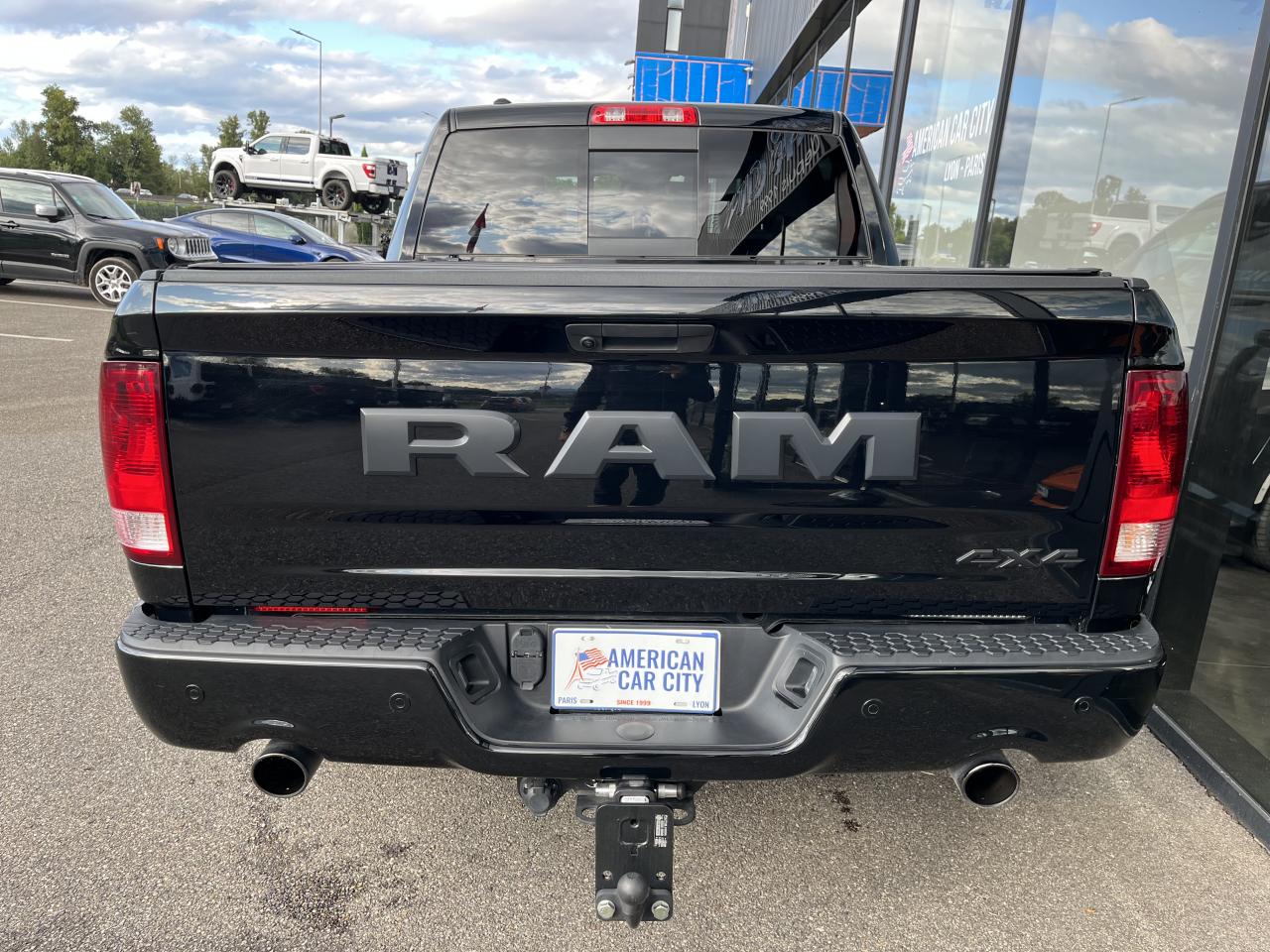 DODGE RAM 1500 CREW SLT CLASSIC BLACK PACKAGE