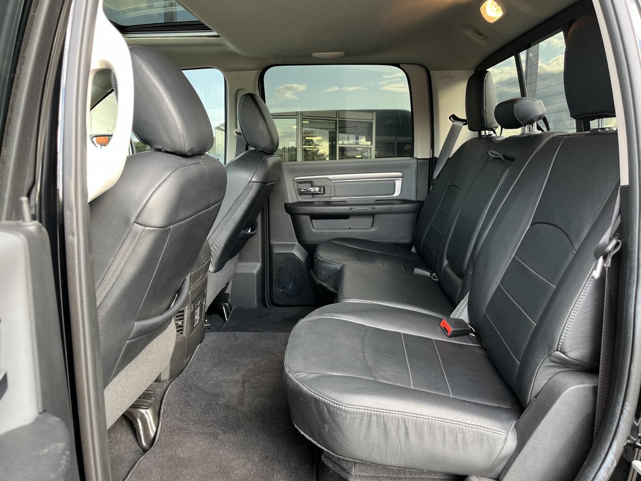 DODGE RAM 1500 CREW SLT CLASSIC BLACK PACKAGE