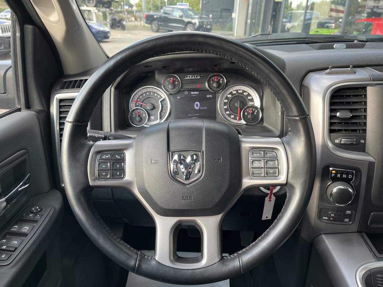 DODGE RAM 1500 CREW SLT CLASSIC BLACK PACKAGE