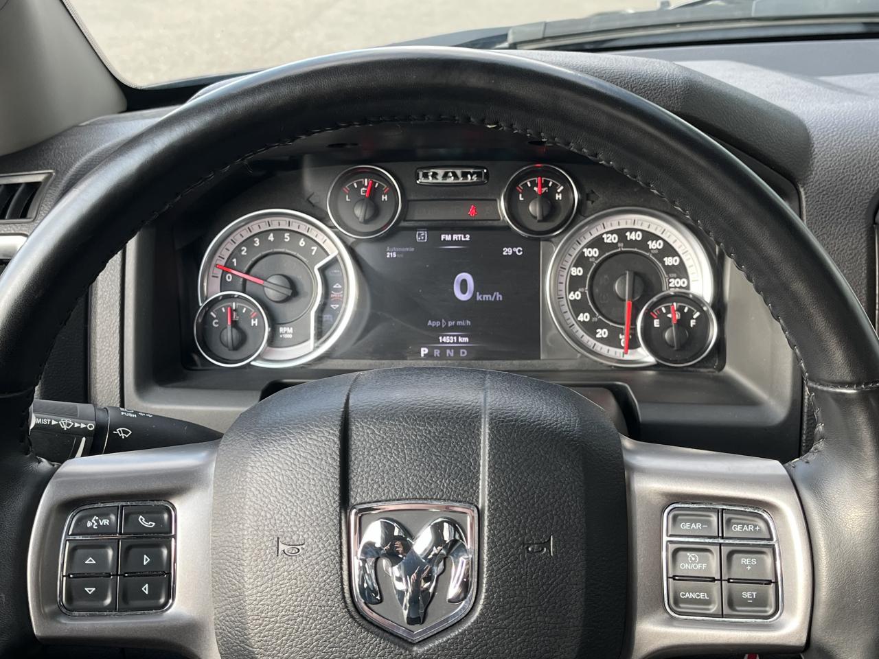 DODGE RAM 1500 CREW SLT CLASSIC BLACK PACKAGE