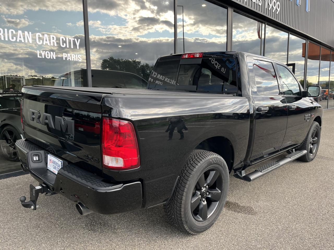 DODGE RAM 1500 CREW SLT CLASSIC BLACK PACKAGE