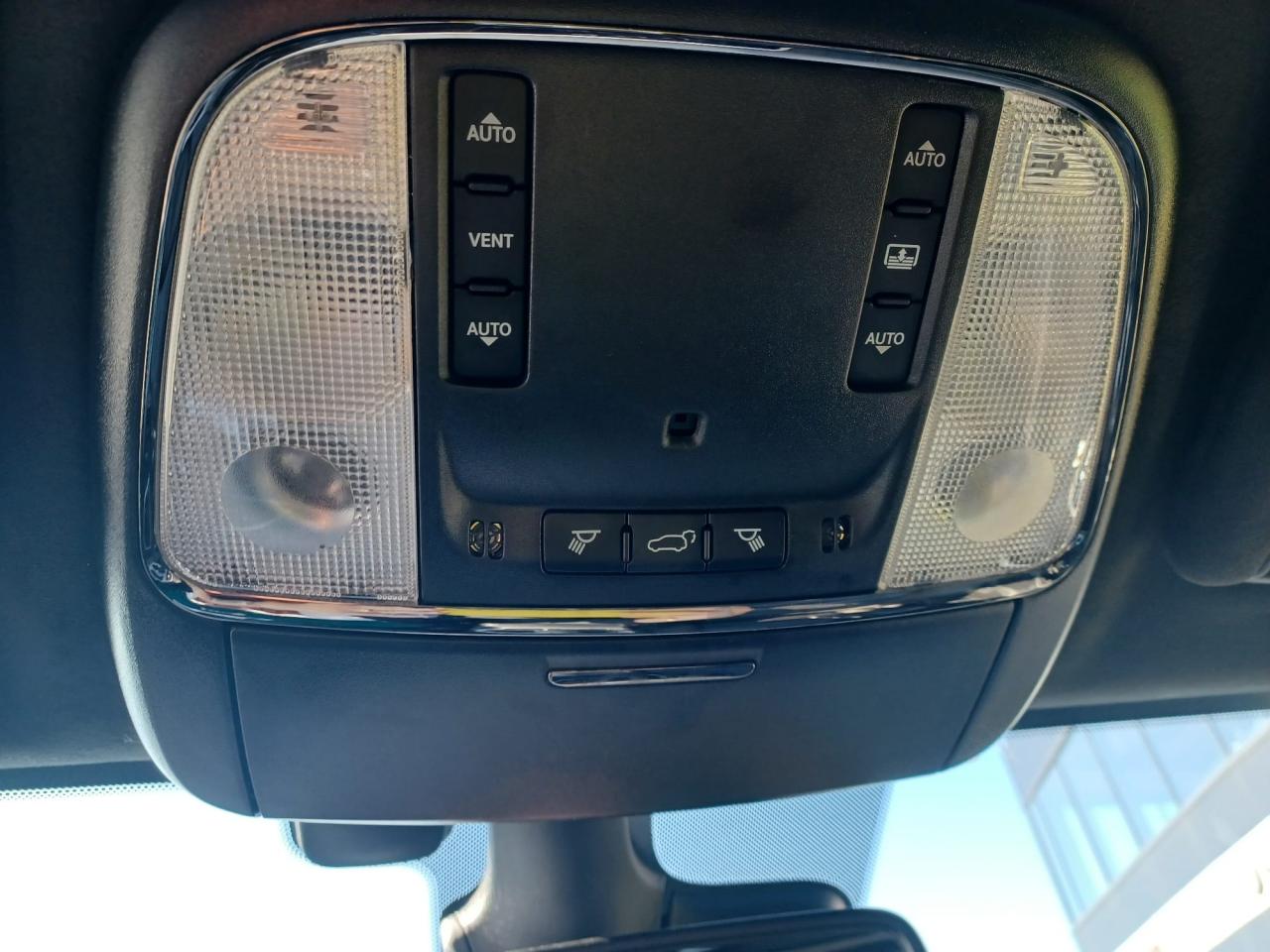 JEEP GRAND CHEROKEE TRACKHAWK v8 6.2L