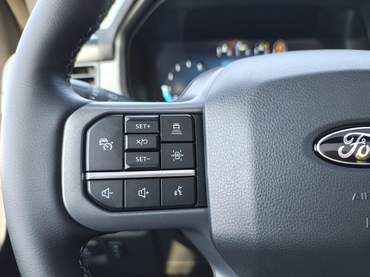 FORD F150 Supercrew LARIAT Black Package V8 5.0L