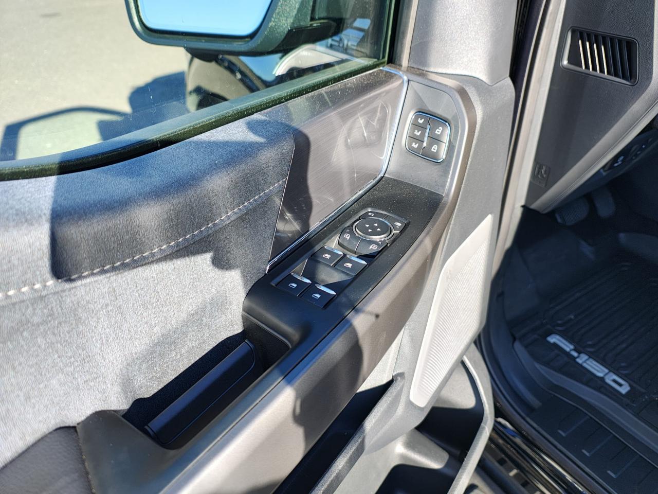 FORD F150 Supercrew LARIAT Black Package V8 5.0L
