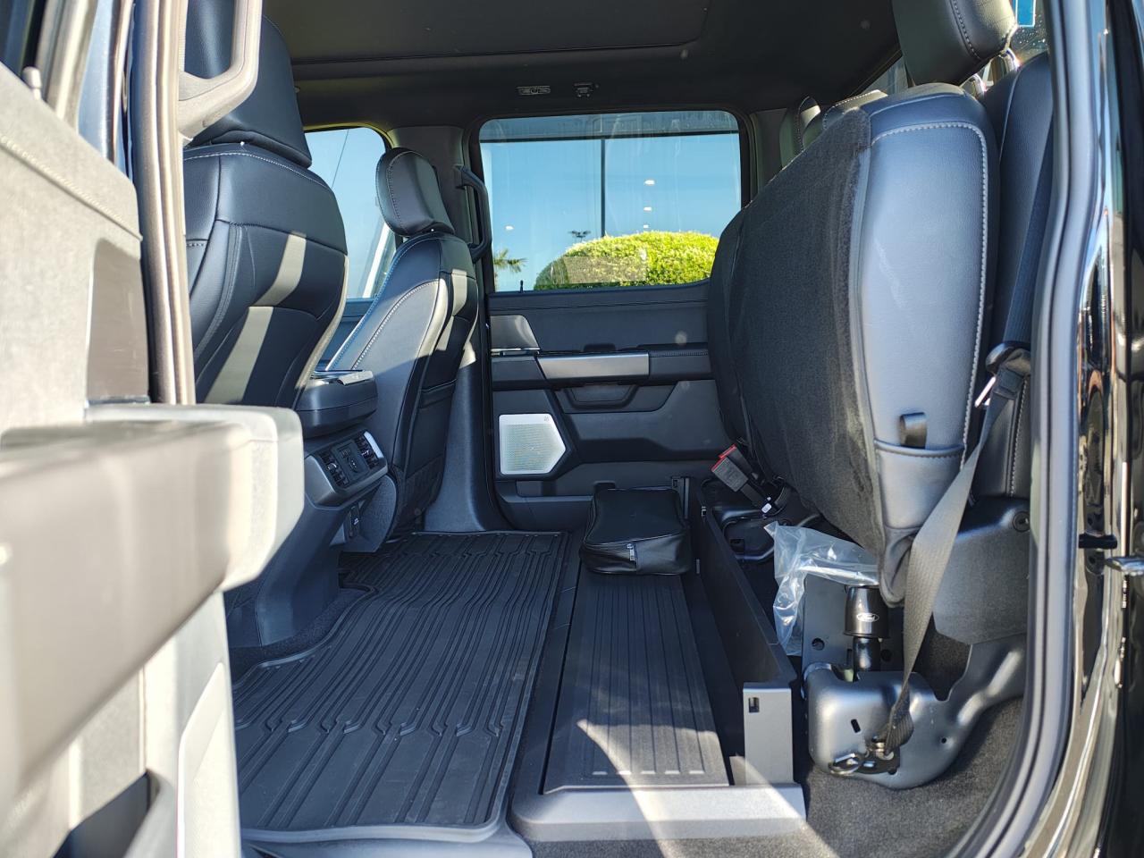FORD F150 Supercrew LARIAT Black Package V8 5.0L
