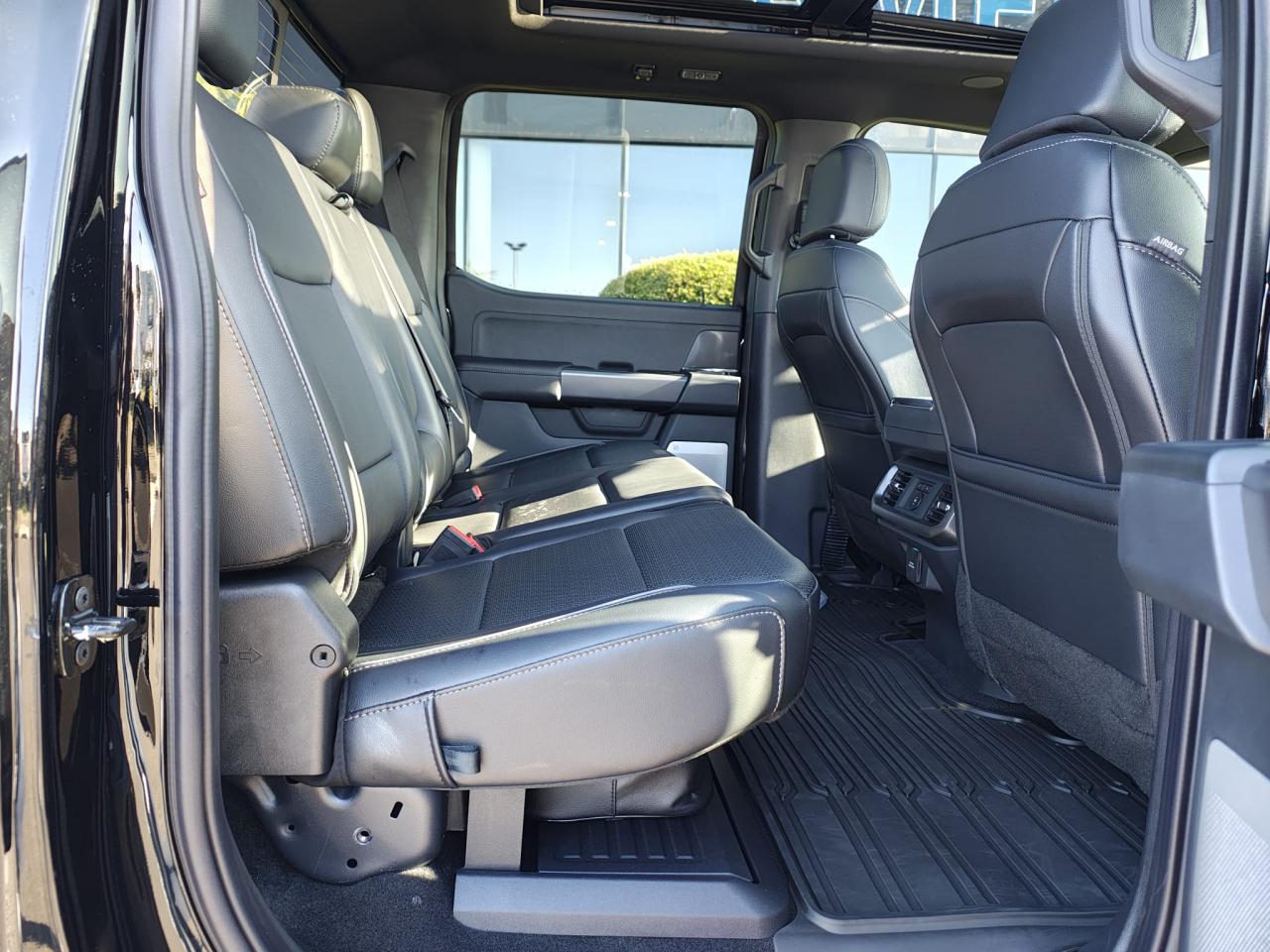 FORD F150 Supercrew LARIAT Black Package V8 5.0L