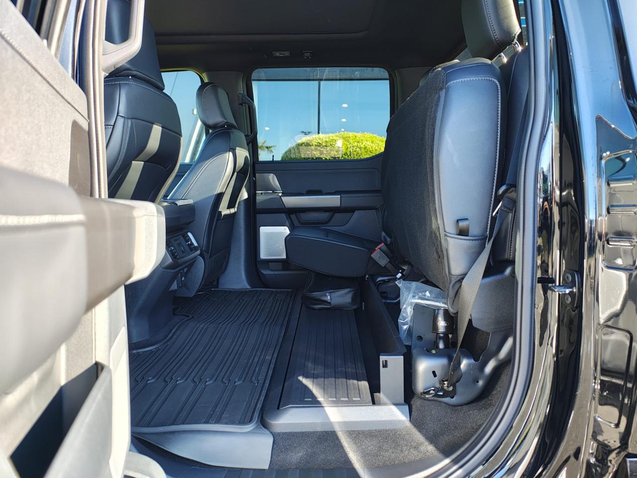 FORD F150 Supercrew LARIAT Black Package V8 5.0L