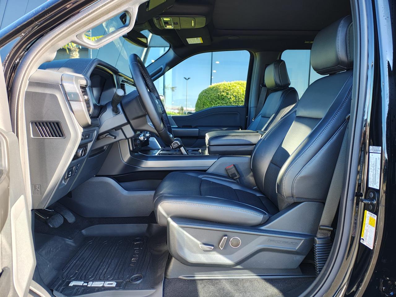 FORD F150 Supercrew LARIAT Black Package V8 5.0L