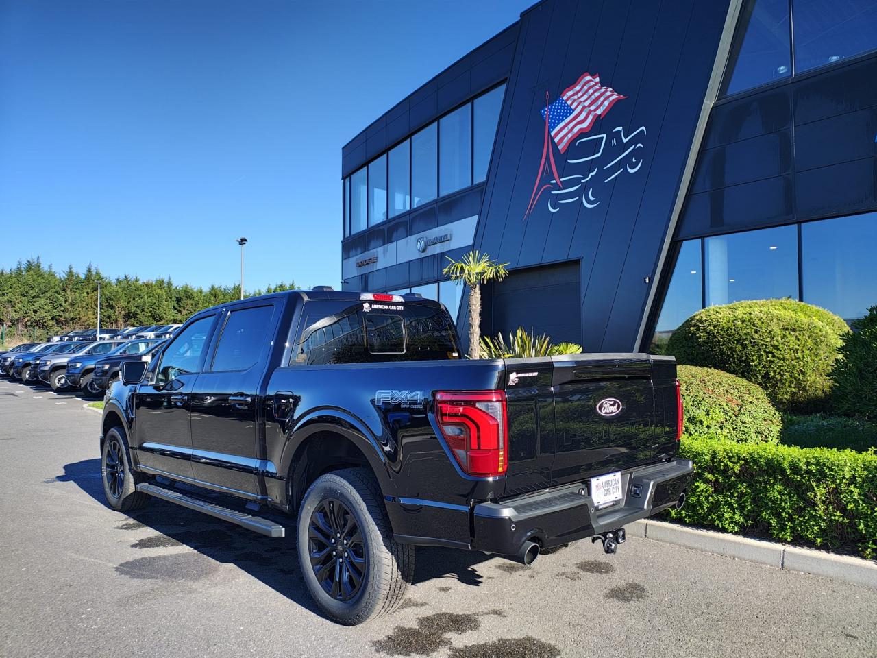 FORD F150 Supercrew LARIAT Black Package V8 5.0L