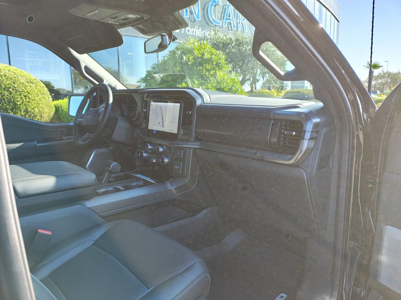 FORD F150 Supercrew LARIAT Black Package V8 5.0L