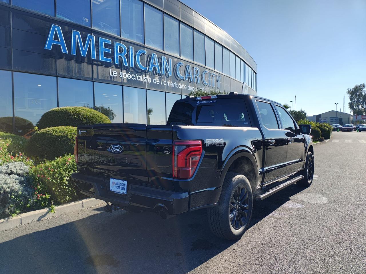 FORD F150 Supercrew LARIAT Black Package V8 5.0L