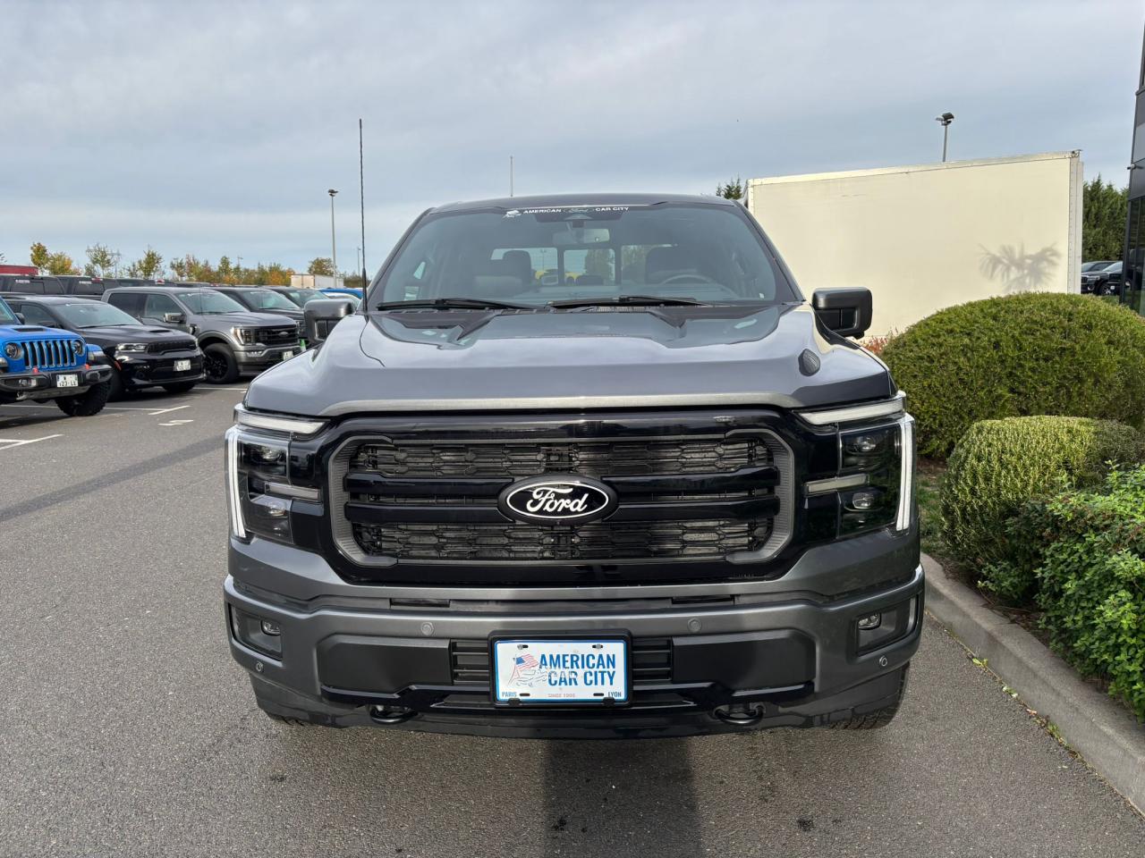 FORD F150 Supercrew LARIAT Black Package V8 5.0L