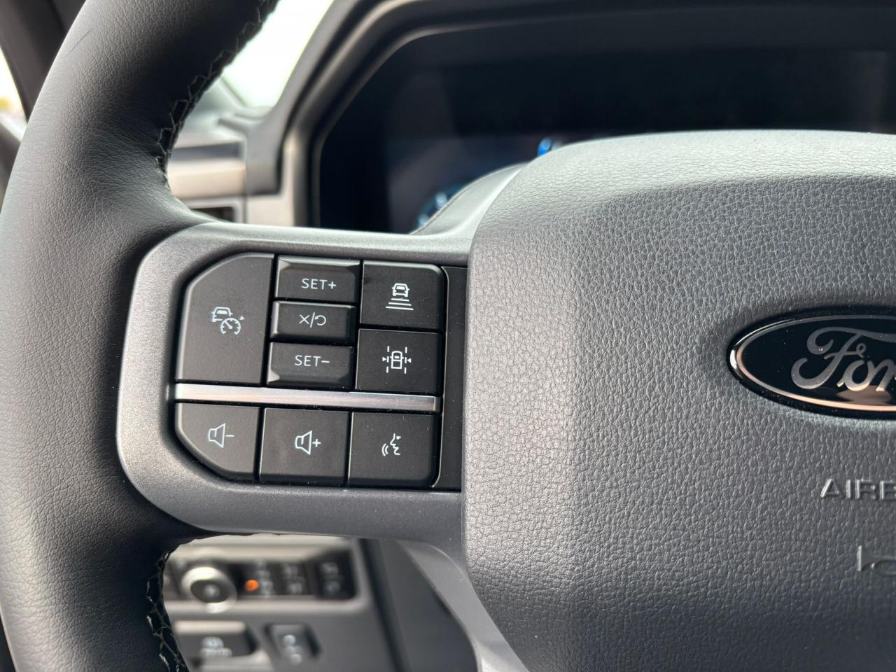 FORD F150 Supercrew LARIAT Black Package V8 5.0L