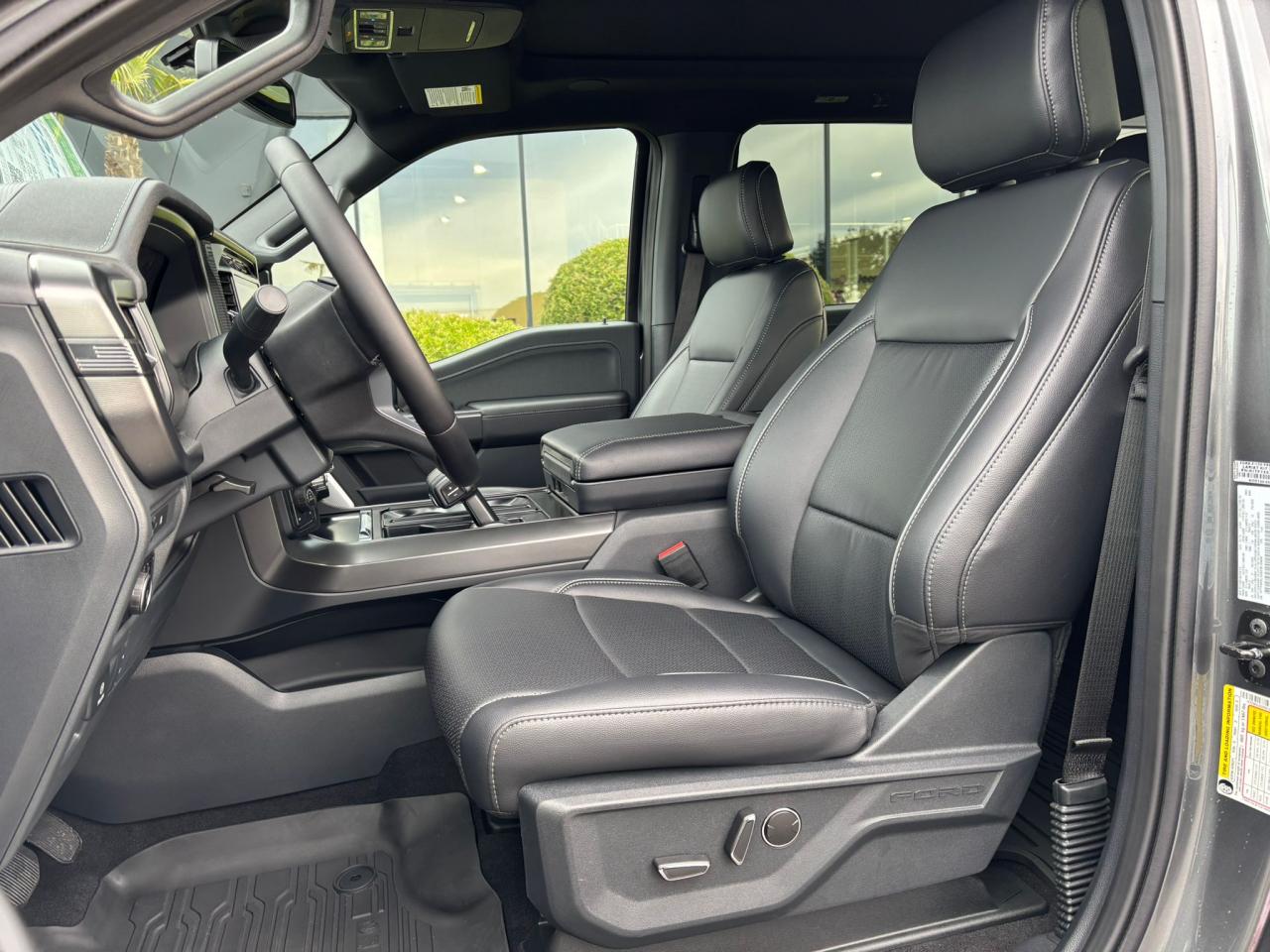 FORD F150 Supercrew LARIAT Black Package V8 5.0L