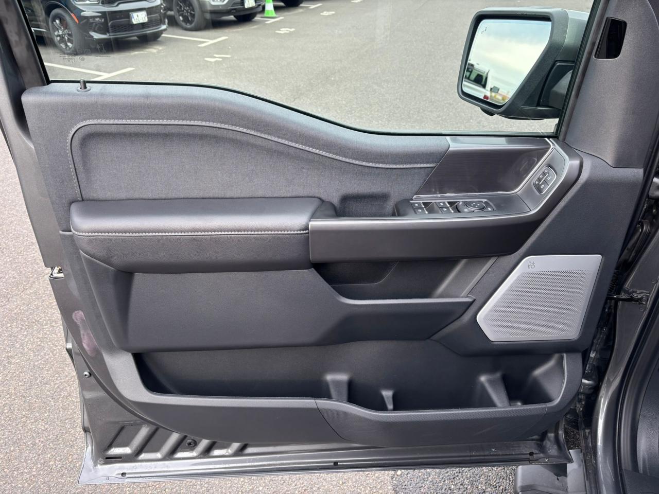 FORD F150 Supercrew LARIAT Black Package V8 5.0L