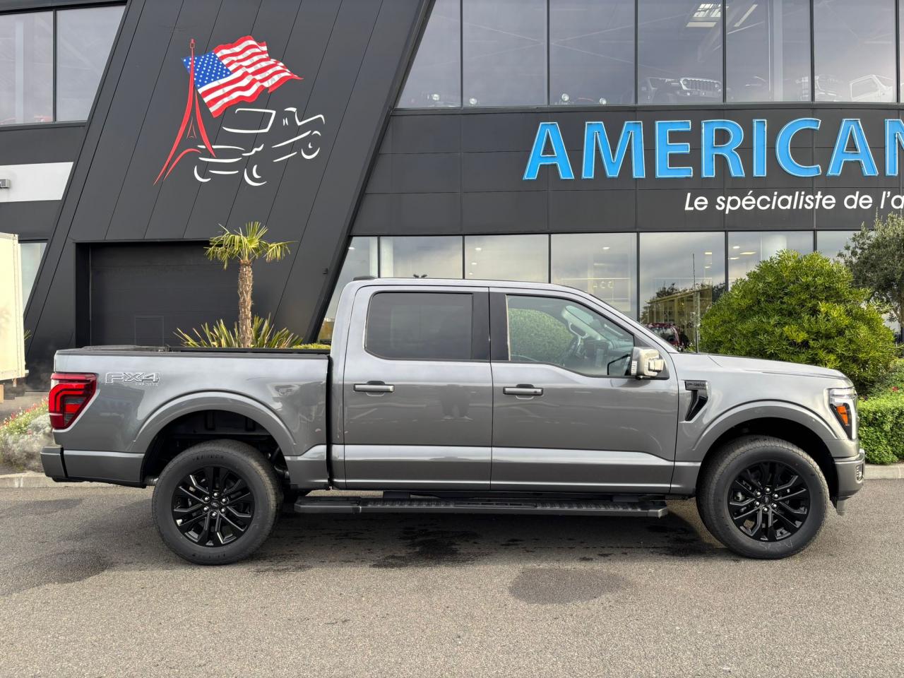 FORD F150 Supercrew LARIAT Black Package V8 5.0L