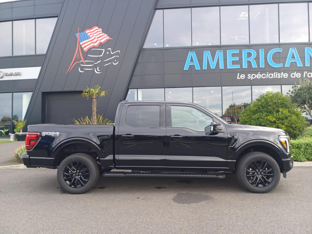 FORD F150 Supercrew LARIAT Black Package V8 5.0L