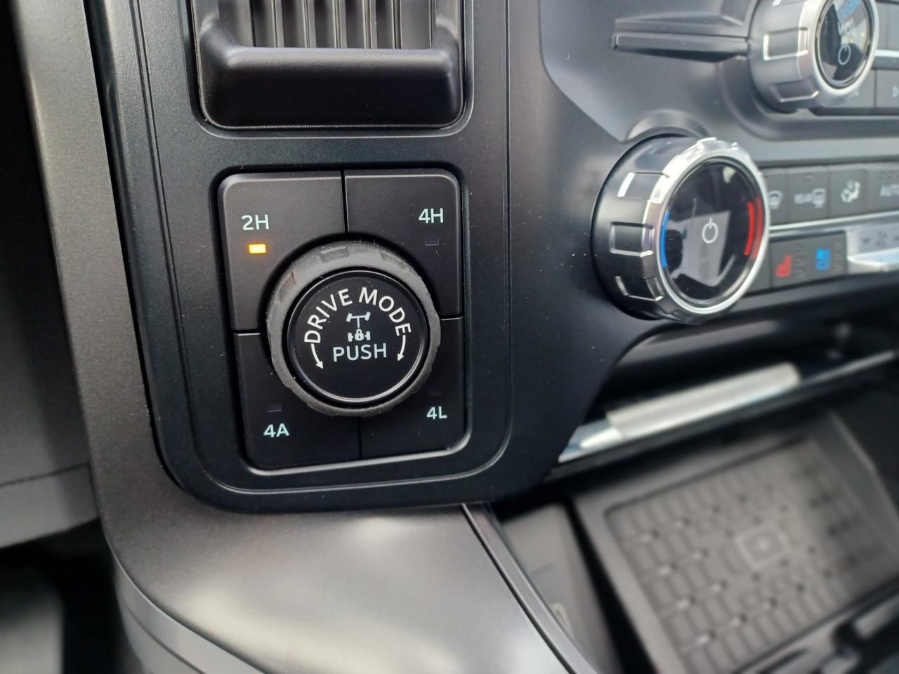 FORD F150 Supercrew LARIAT Black Package V8 5.0L