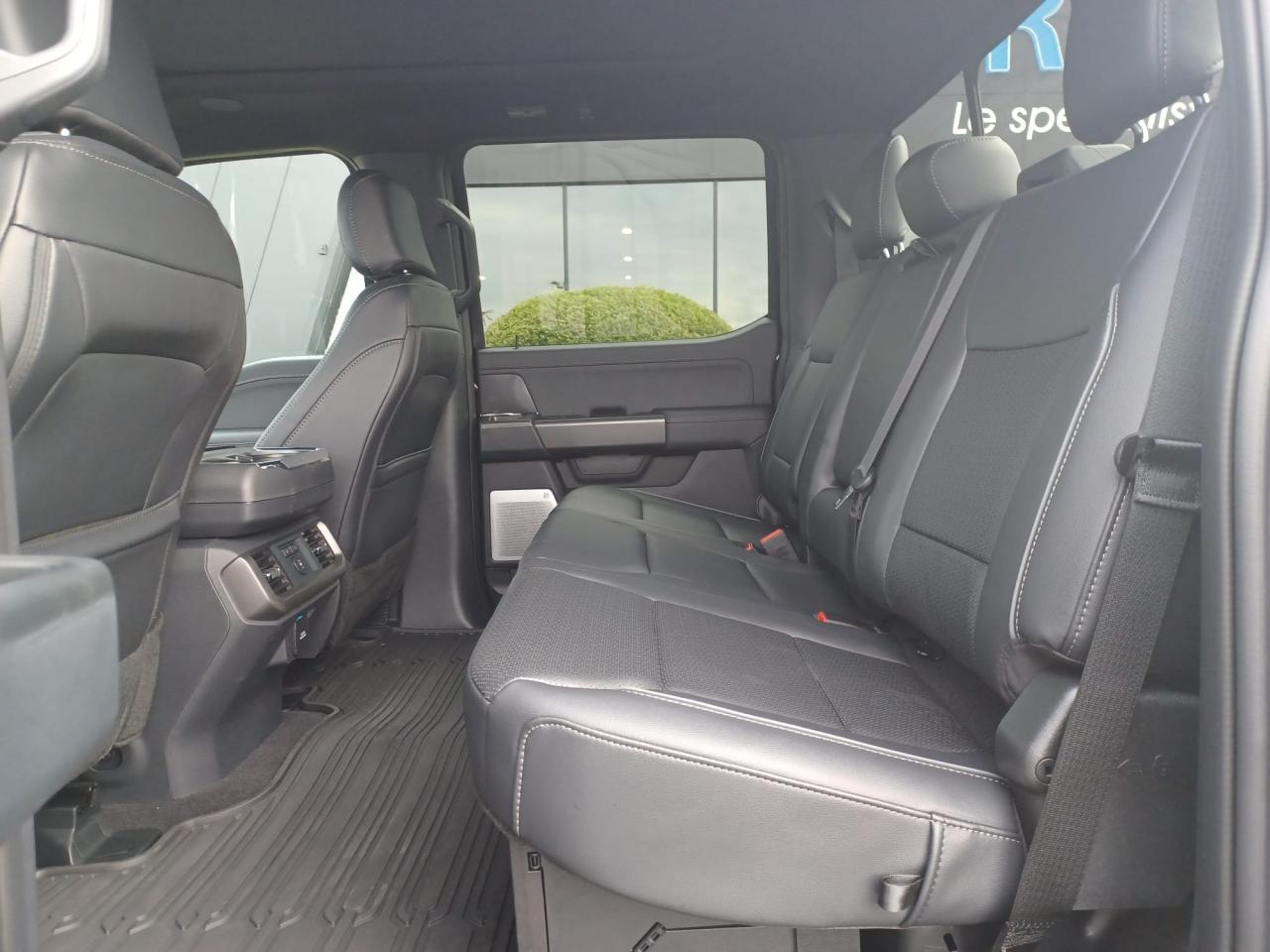 FORD F150 Supercrew LARIAT Black Package V8 5.0L