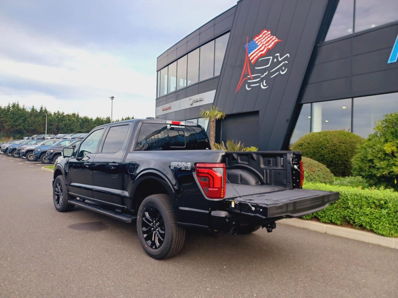 FORD F150 Supercrew LARIAT Black Package V8 5.0L