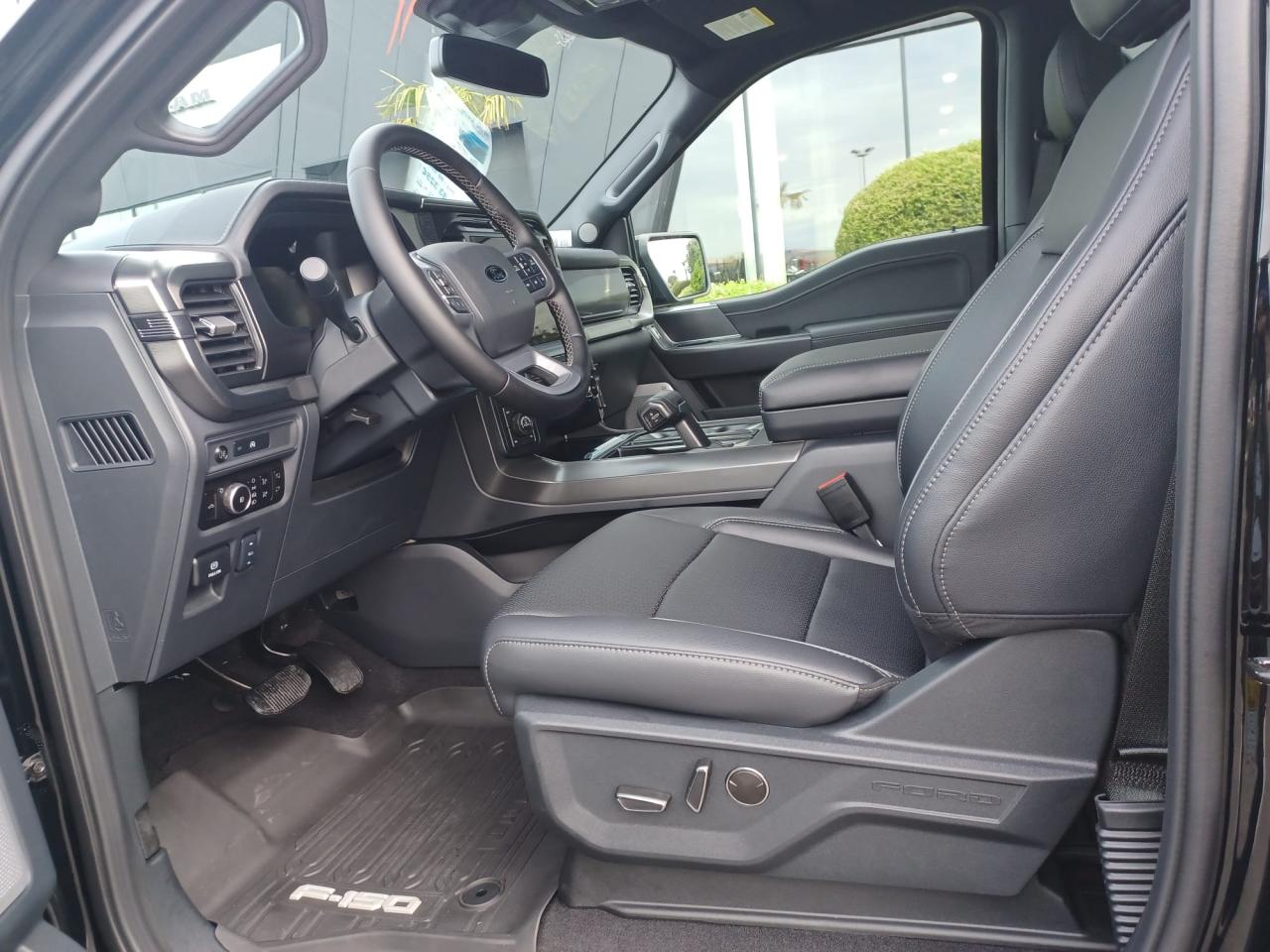 FORD F150 Supercrew LARIAT Black Package V8 5.0L