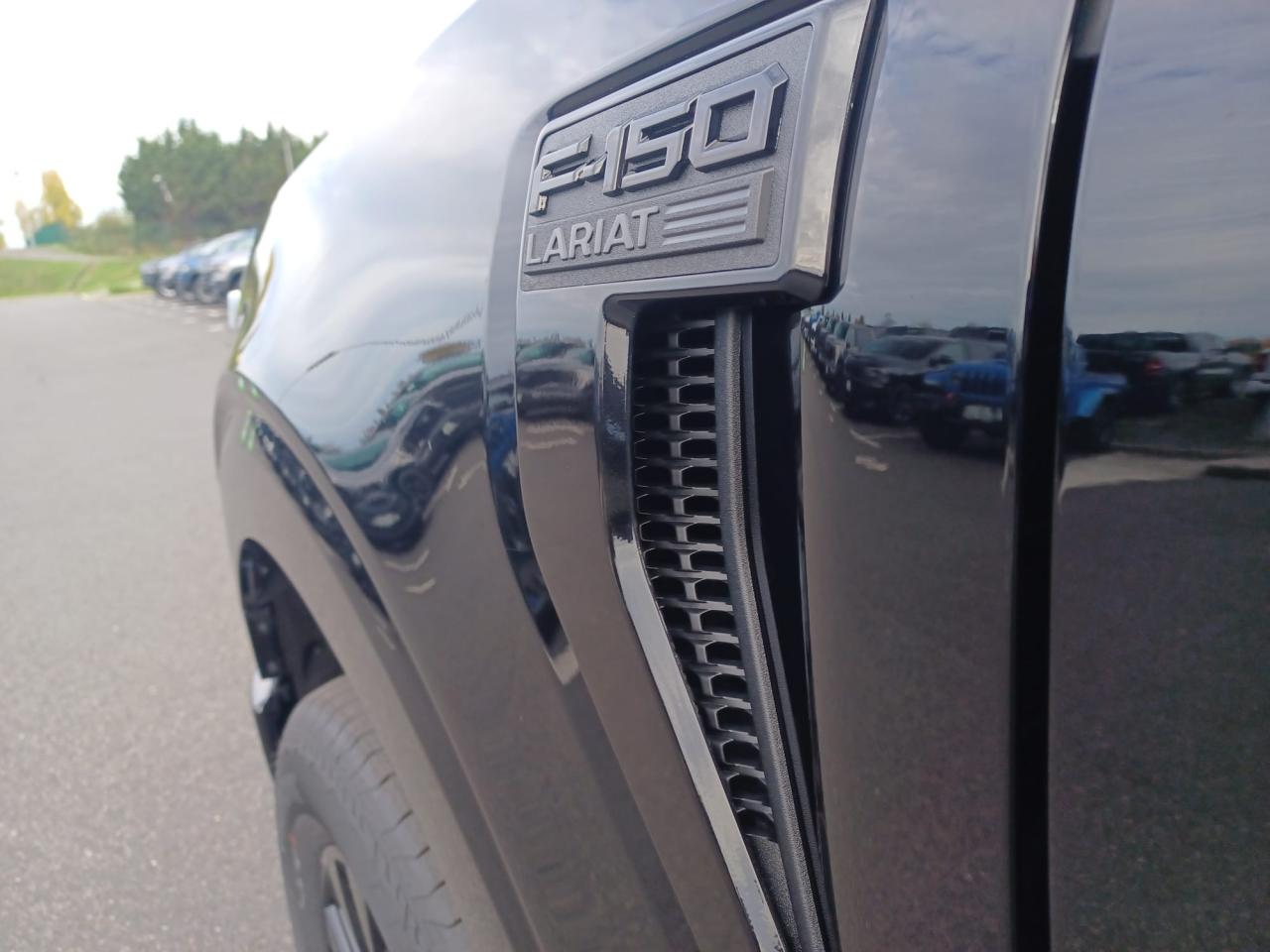 FORD F150 Supercrew LARIAT Black Package V8 5.0L